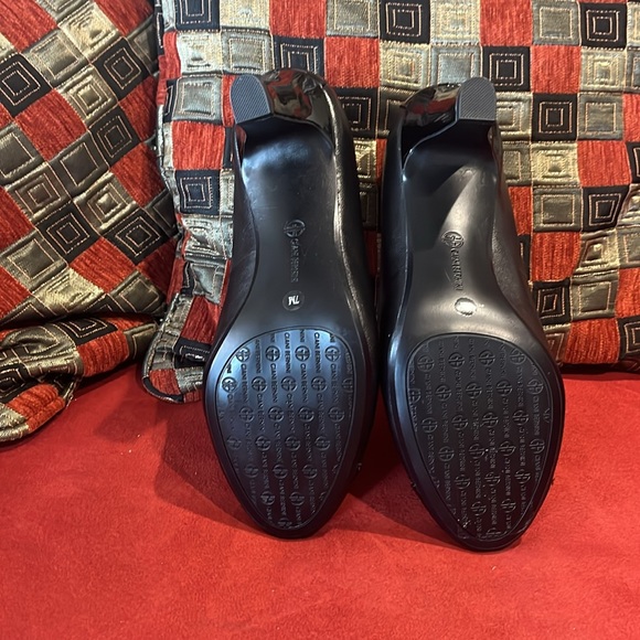 Classy Black Heels - Picture 3 of 4